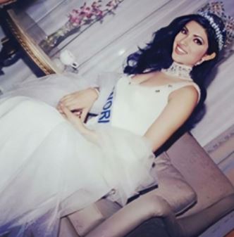 Madhu Chopra daughter Priyanka Chopra As Miss World 2000.